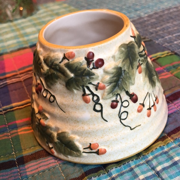 Yankee candle chimney ceramic for small jars berries and vines. Beige and green.